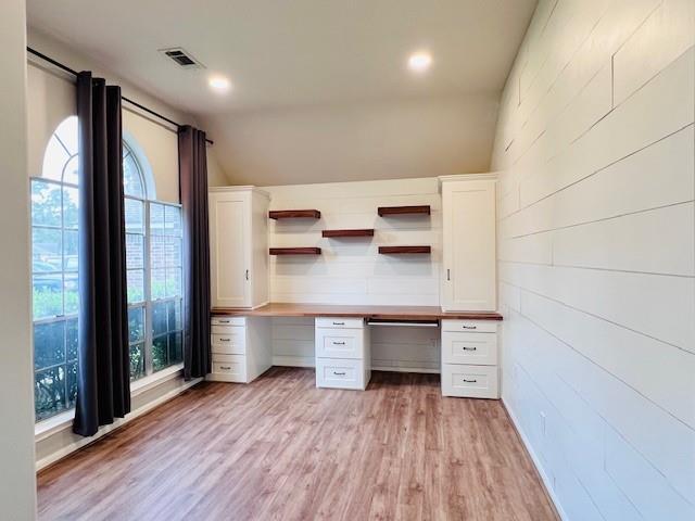 Building Photo - 1809 Village Ct Ln
