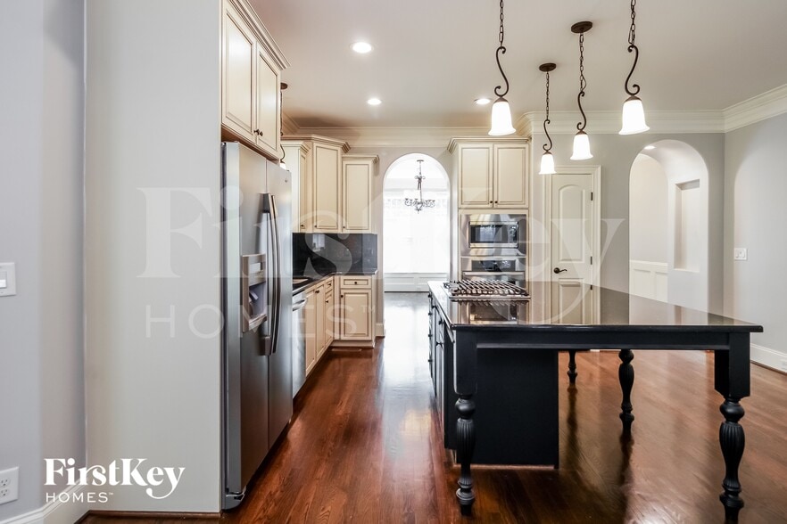 Building Photo - 1304 Westminster Dr