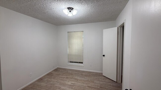 Building Photo - 8230 Amurwood Dr