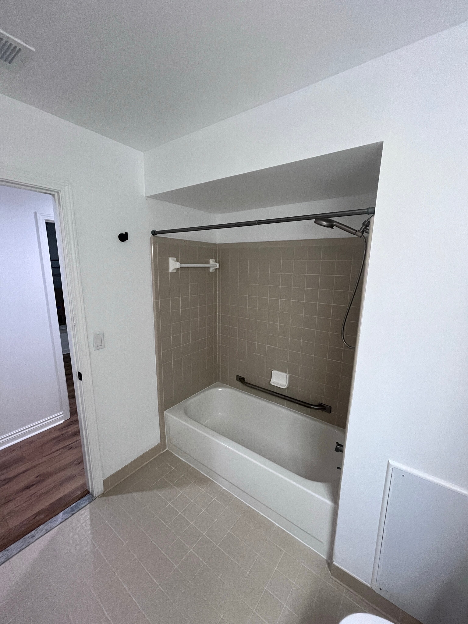 Building Photo - 16140 Clarkson Dr