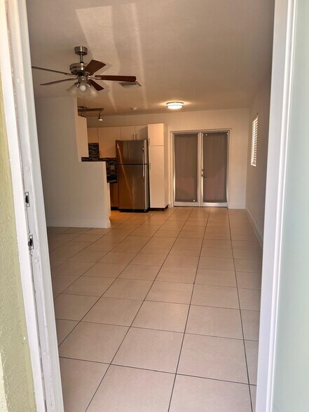 Building Photo - 1400 N 70th Way