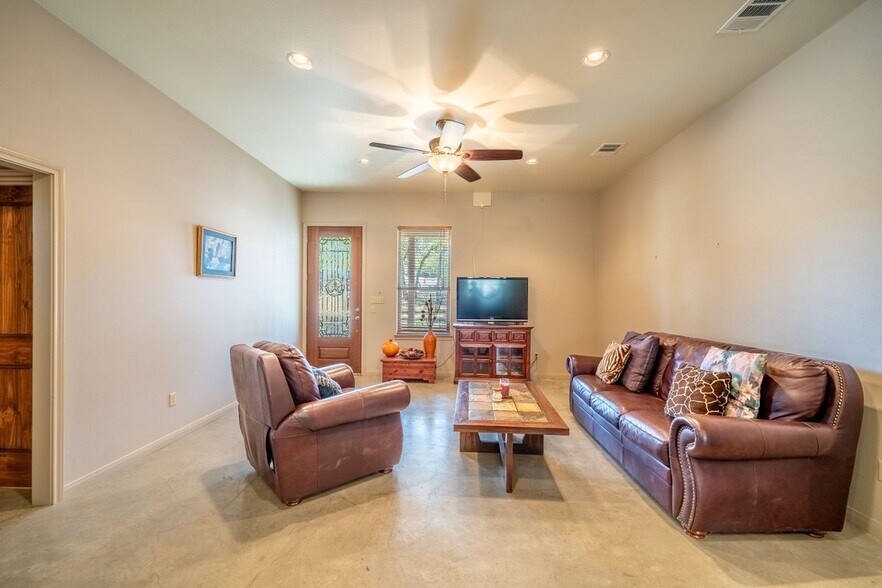 Building Photo - 103 Rolling Hills Dr