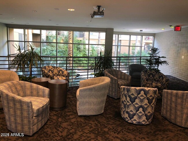 Building Photo - 1701 E Colter St