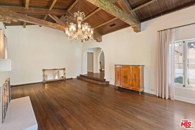 Building Photo - 208 S Rodeo Dr
