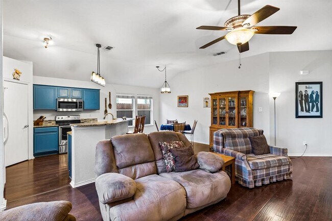 Building Photo - 1055 Port Sullivan Dr