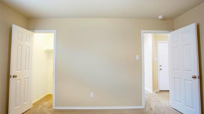 Building Photo - 5716 Hopkins Dr