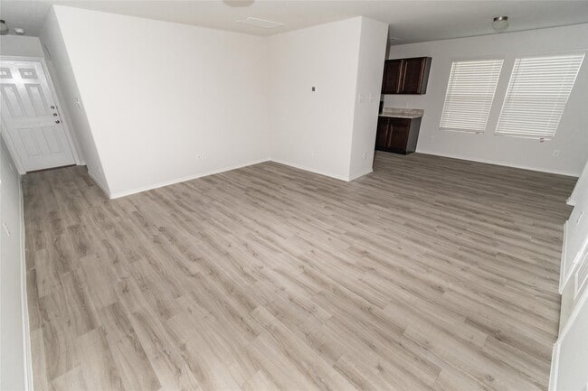 Building Photo - 17434 Linthorne St