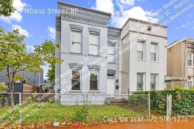 Building Photo - Charming 2-level 3Bd/1.5Bth TH W/Parking! ...