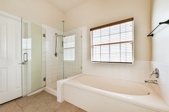 Building Photo - 2614 Brahman Dr