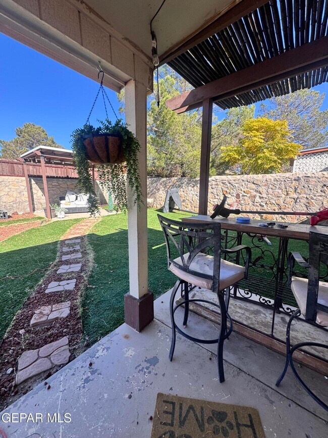 Building Photo - 701 Porras Dr