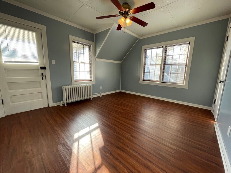 Primary Photo - 109 Stewart St