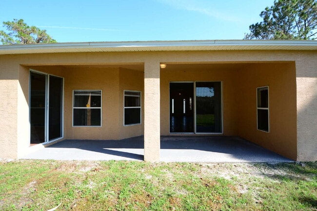 Building Photo - "Spacious 4-Bed Oasis in Palm Coast with 2...