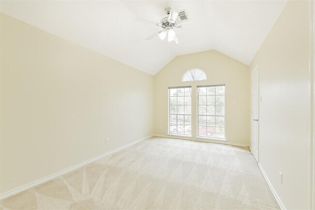 Building Photo - 11918 Mariposa Canyon Dr