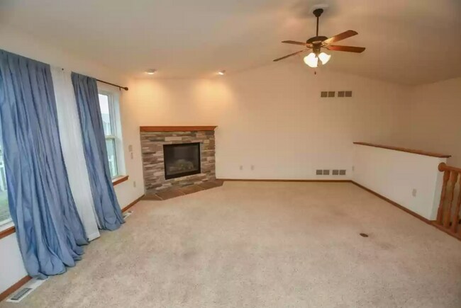 Building Photo - 502 Commander Ct