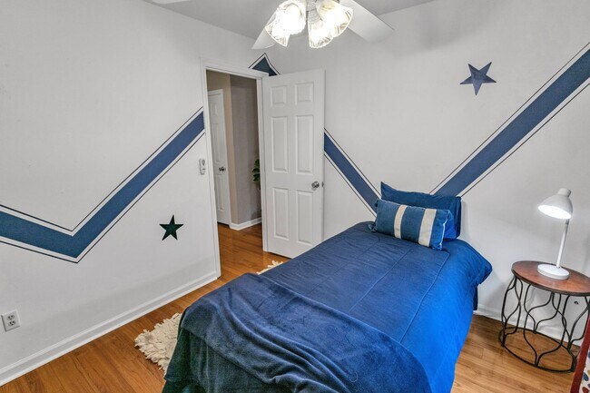 Building Photo - 3 bedroom furnished rental in Goose Creek - Fenced yard and great location