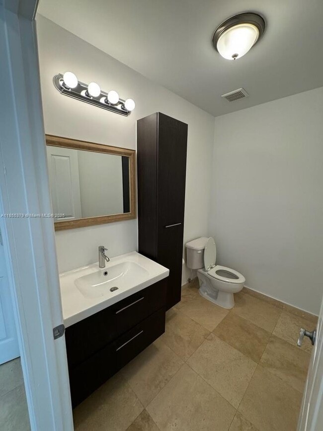 Building Photo - 2650 SW 37th Ave