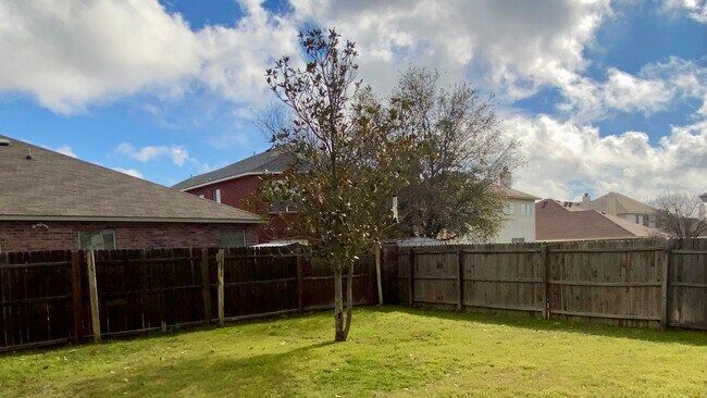 Building Photo - Beautiful Home in Established Neighborhood