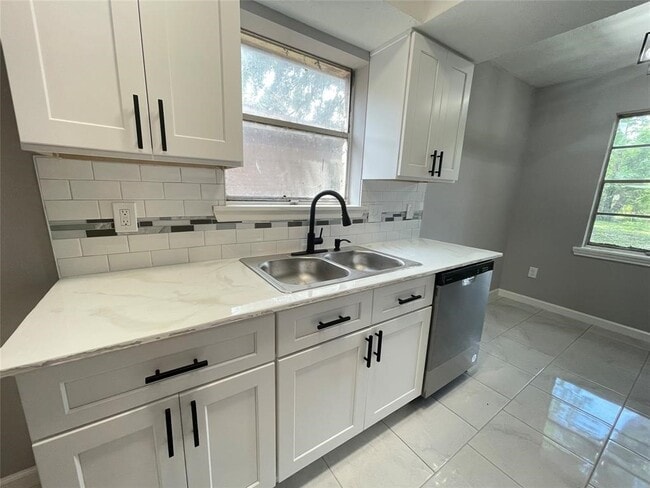 Building Photo - 7611 Cabot St