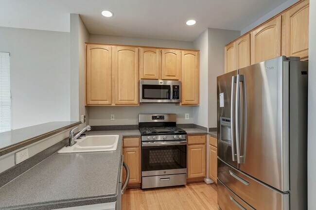 Building Photo - Spacious 4-Level Townhome with Loft in Cam...