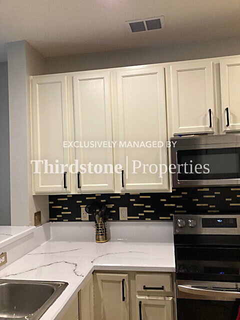 Building Photo - 6131 Bartram Village Dr