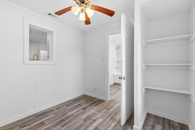Building Photo - Beautiful & Unique Rental Home Spacious, C...