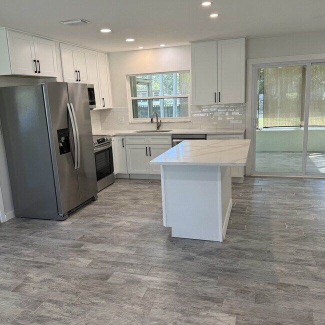 Building Photo - 1105 Morse Ave