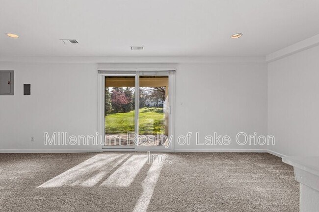 Building Photo - 5611 Drake Hollow Dr