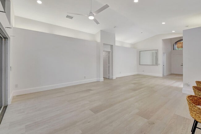 Building Photo - 11287 Vivero Ave