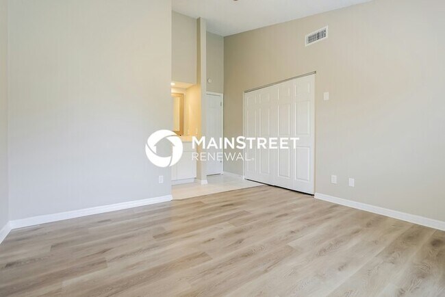 Building Photo - 3 Bedroom Pet-Friendly Home in Brandon, FL with Main Street Renewal