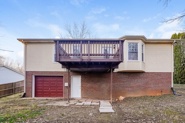 Building Photo - 2704 Knob Ct