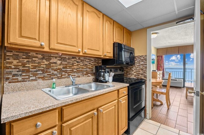 Building Photo - 6804 N Ocean Blvd