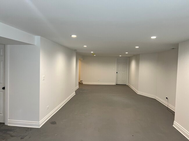 Building Photo - 7317 S Maryland Ave