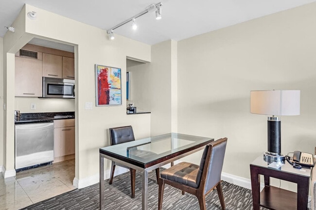 Building Photo - 2670 E Sunrise Blvd