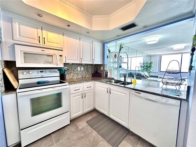 Building Photo - 6361 Bahia Del Mar Blvd S