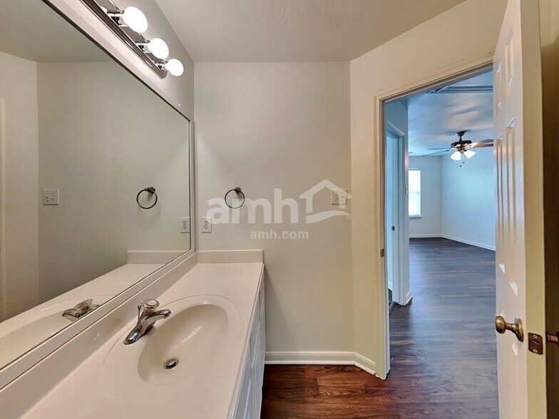 Building Photo - 3915 Ridge Canyon Rd