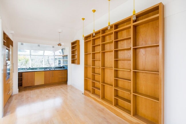 Building Photo - Sunny Apartment in Elmwood Neighborhood