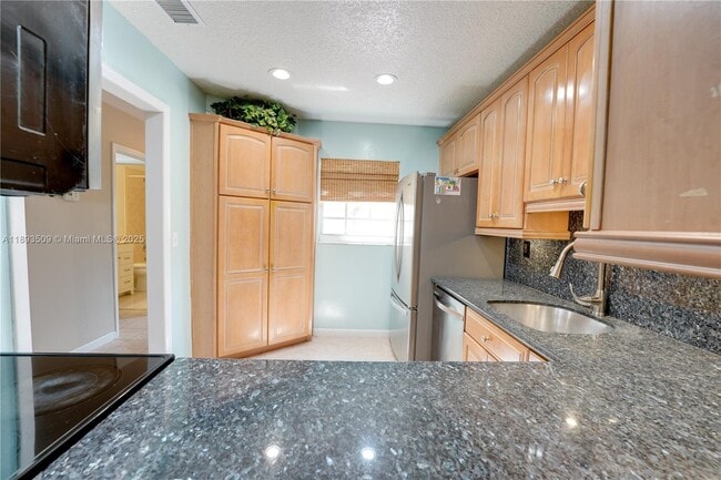 Building Photo - 2401 SW 58th Manor