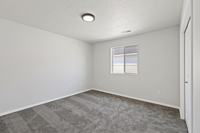 Building Photo - 12383 Genevieve St