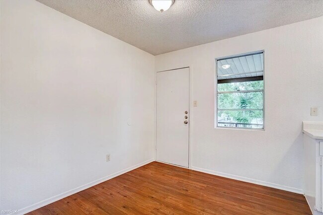 Building Photo - 714 Martindale Rd