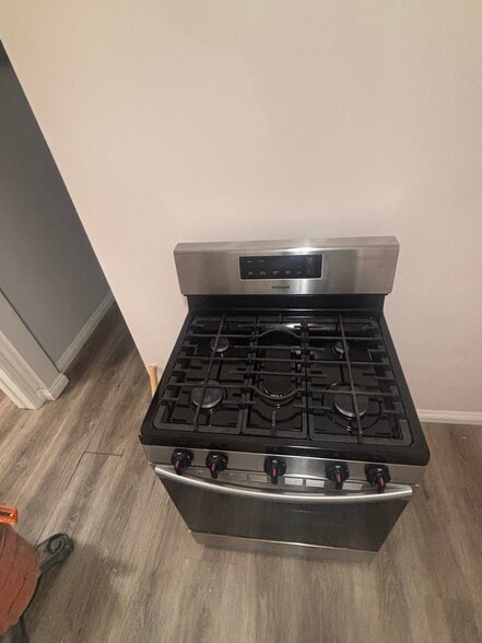 Building Photo - 3059 E 5th St