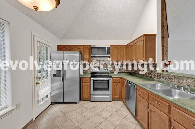 Building Photo - 3823 Twin Valley Cove