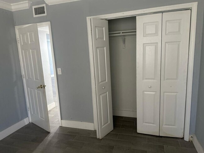 Building Photo - 941 NE 169th St