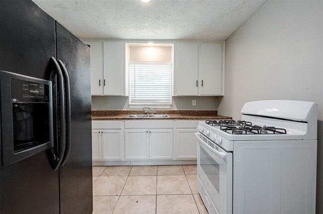 Building Photo - 7621 Sundown Dr