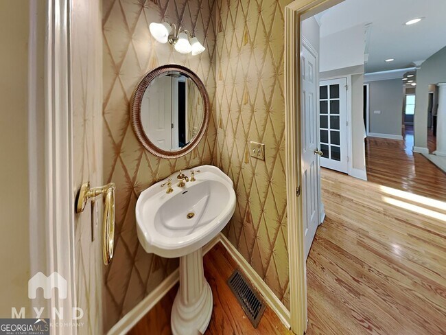 Building Photo - 12515 Magnolia Cir