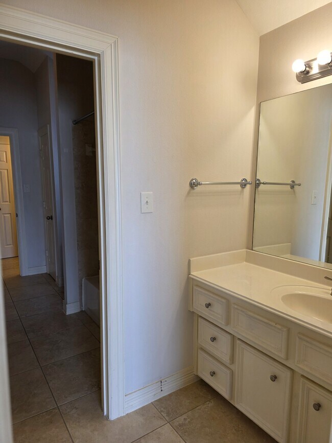 Building Photo - 7006 Paxton Ct