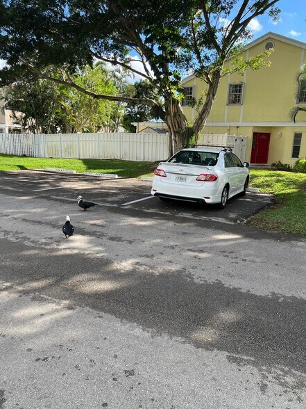 Building Photo - 1060 SW 111th Way