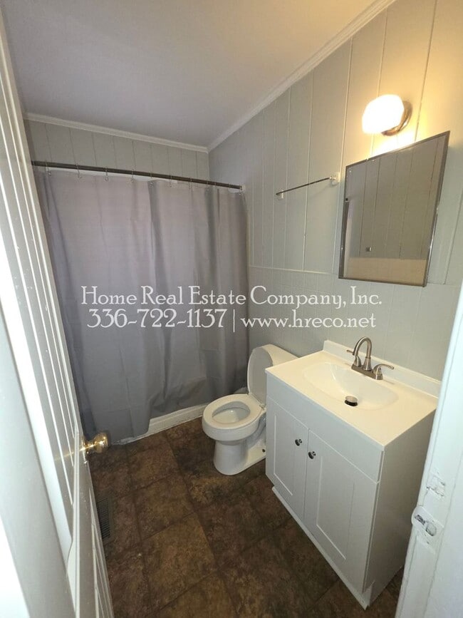 Building Photo - 2418 Newark St