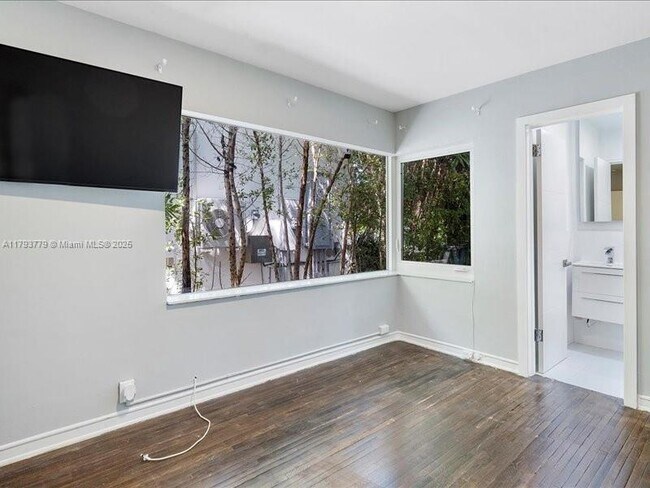 Building Photo - 900 88th St