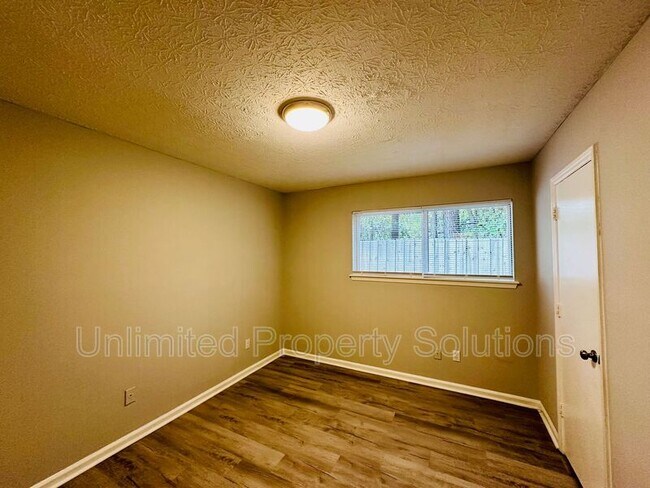 Building Photo - 211 Sunn Aire Ct