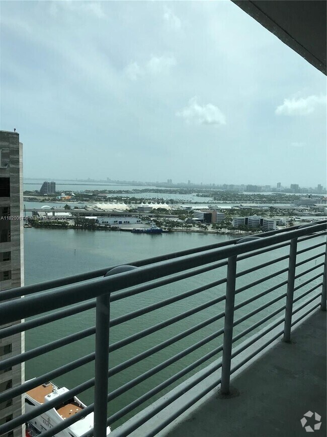 Building Photo - 335 S Biscayne Blvd